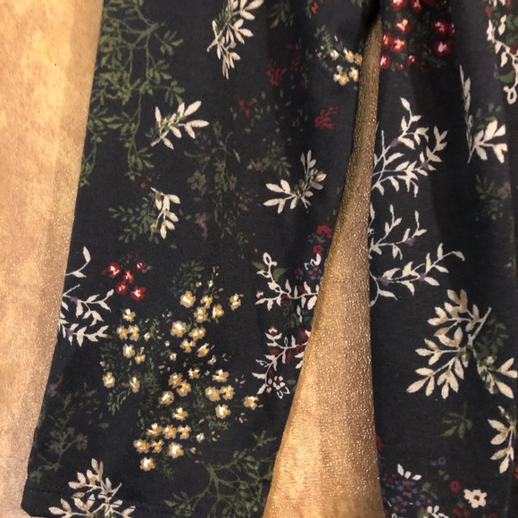 Floral Top - Picture 4 of 4